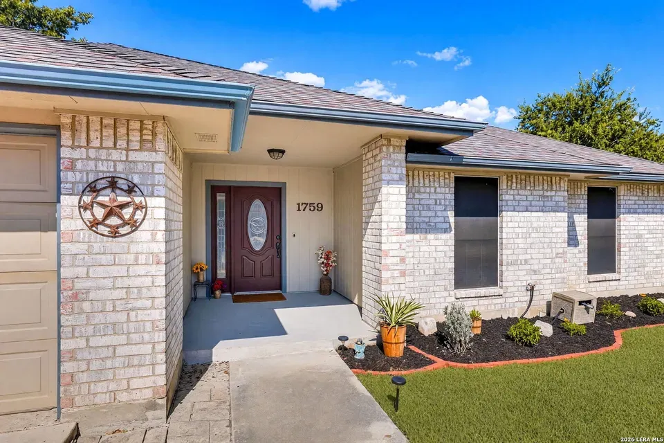 3 Bed 2 Bath Traditional Suburban Family Home in New Braunfels, TX - 3