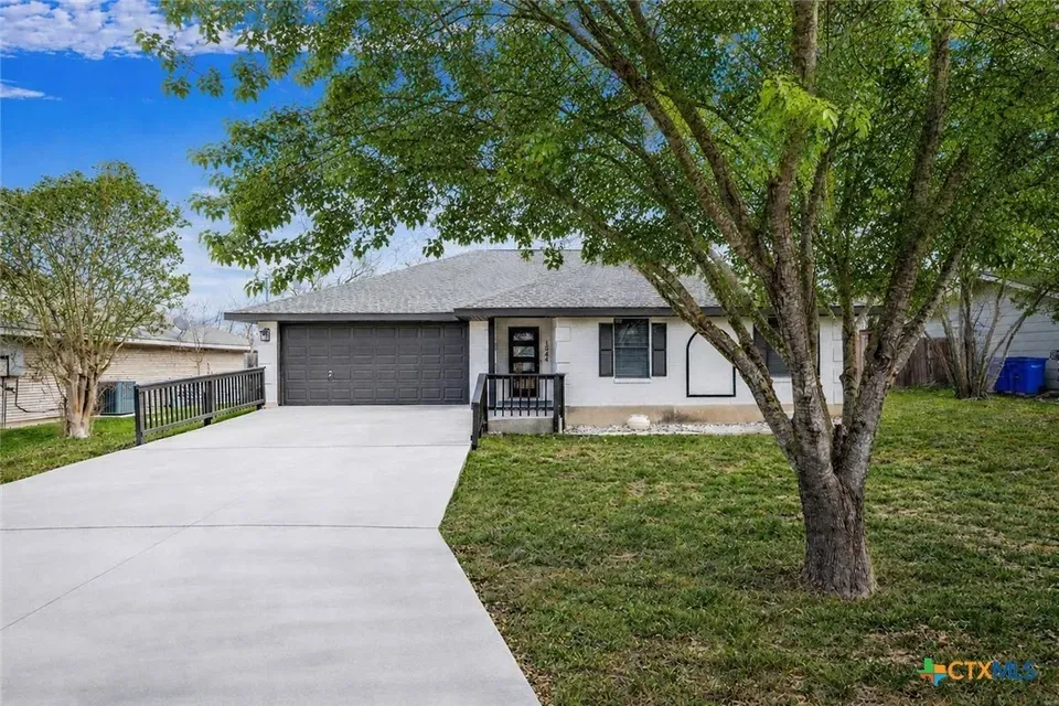3 Bed 2 Bath Traditional Suburban Family Home in New Braunfels, TX - 2