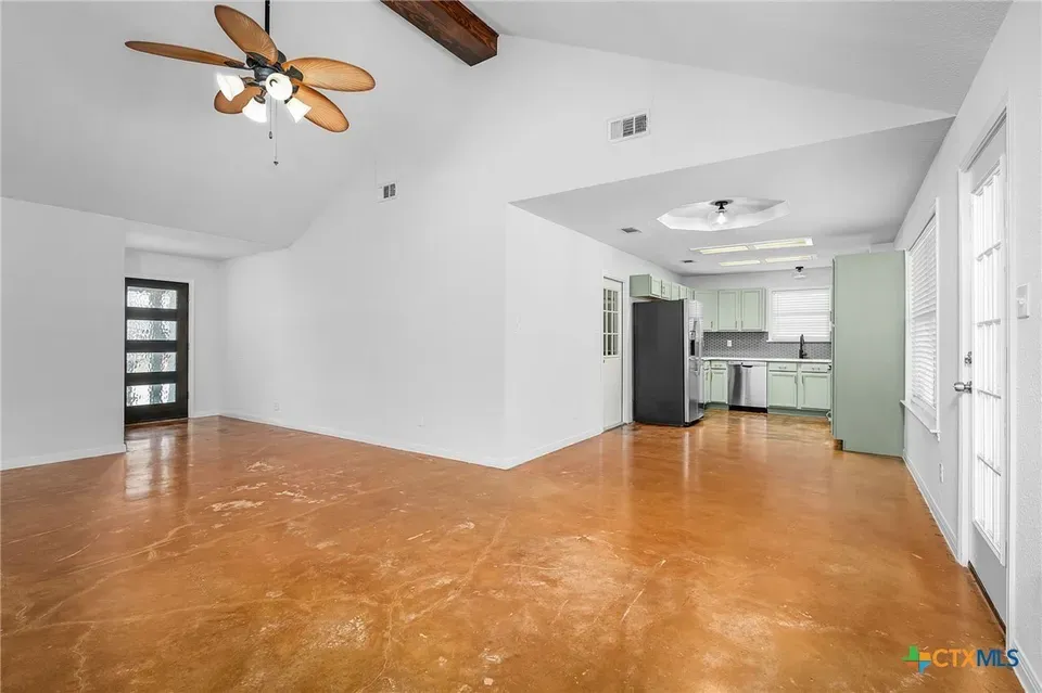 3 Bed 2 Bath Traditional Suburban Family Home in New Braunfels, TX - 5