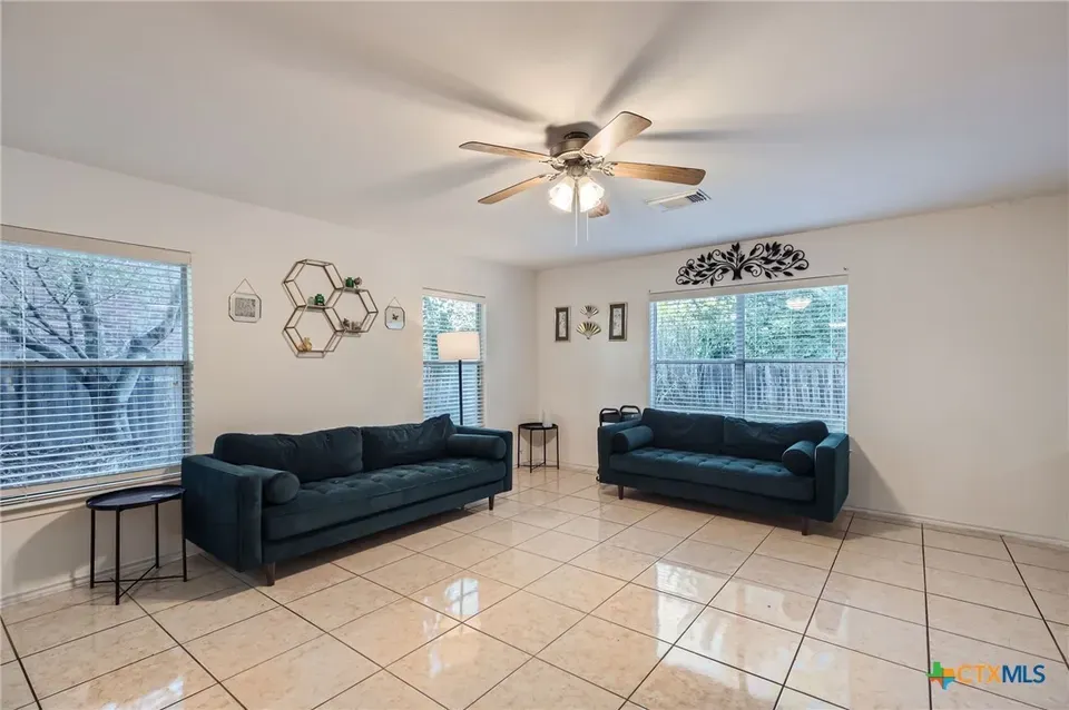 3 Bed 2 Bath Traditional Suburban Family Home in New Braunfels, TX - 3