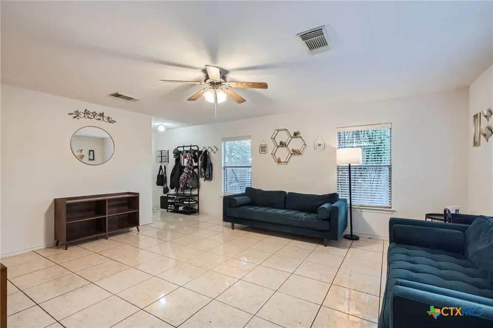 3 Bed 2 Bath Traditional Suburban Family Home in New Braunfels, TX - 4