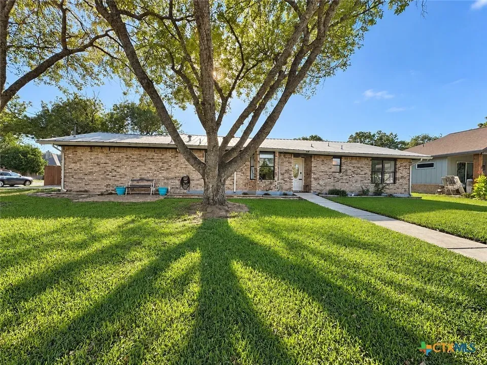 3 Bed 2 Bath Traditional Suburban Family Home in New Braunfels, TX - 2