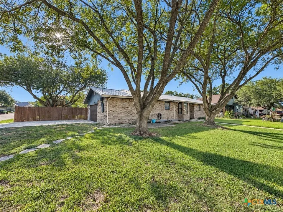 3 Bed 2 Bath Traditional Suburban Family Home in New Braunfels, TX - 3
