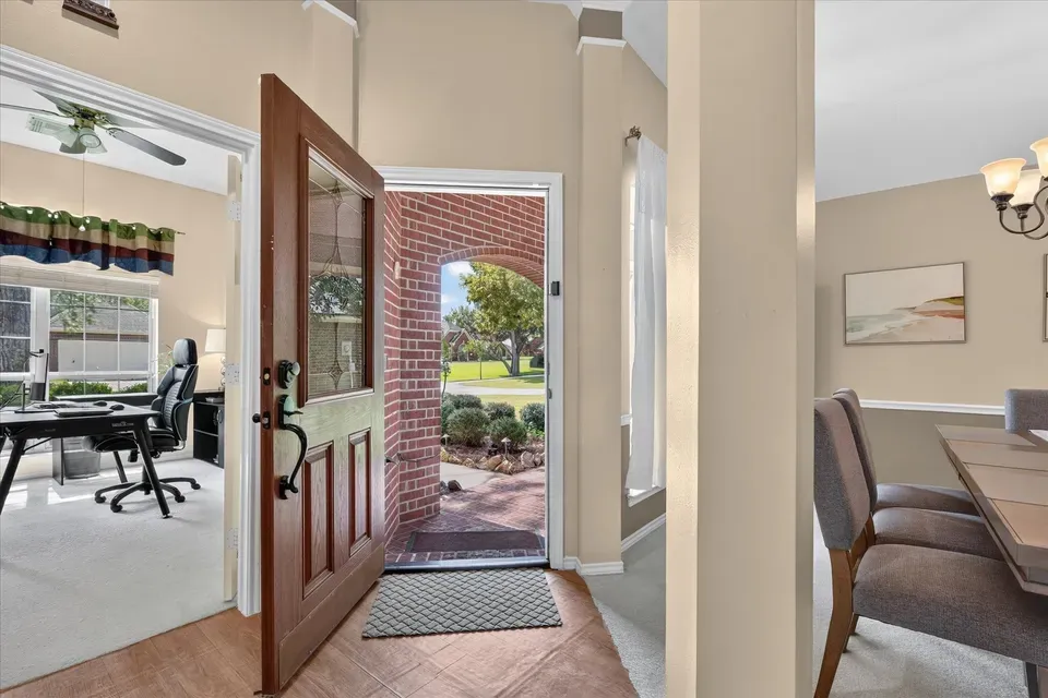 3 Bed 2 Bath Traditional Suburban Family Home in Pearland, TX - 3