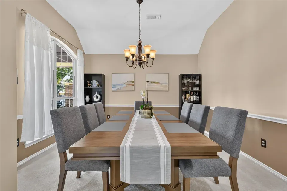 3 Bed 2 Bath Traditional Suburban Family Home in Pearland, TX - 5
