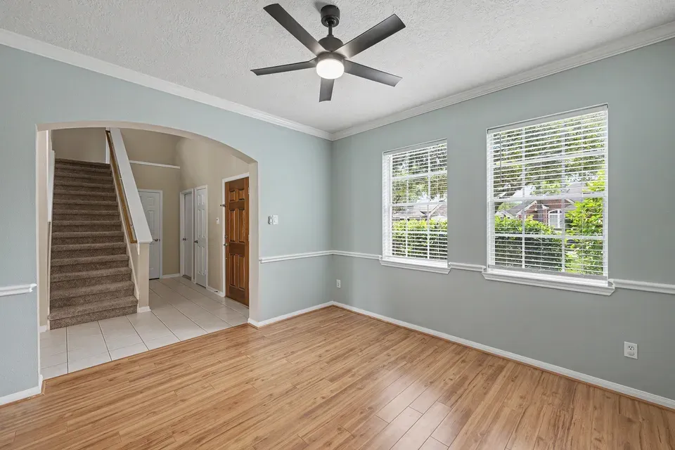 3 Bed 2 Bath Traditional Suburban Family Home in Pearland, TX - 2