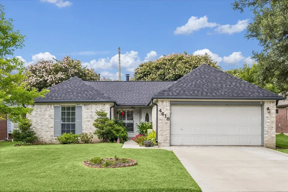 3 Bed 2 Bath Traditional Suburban Family Home in Pearland, TX