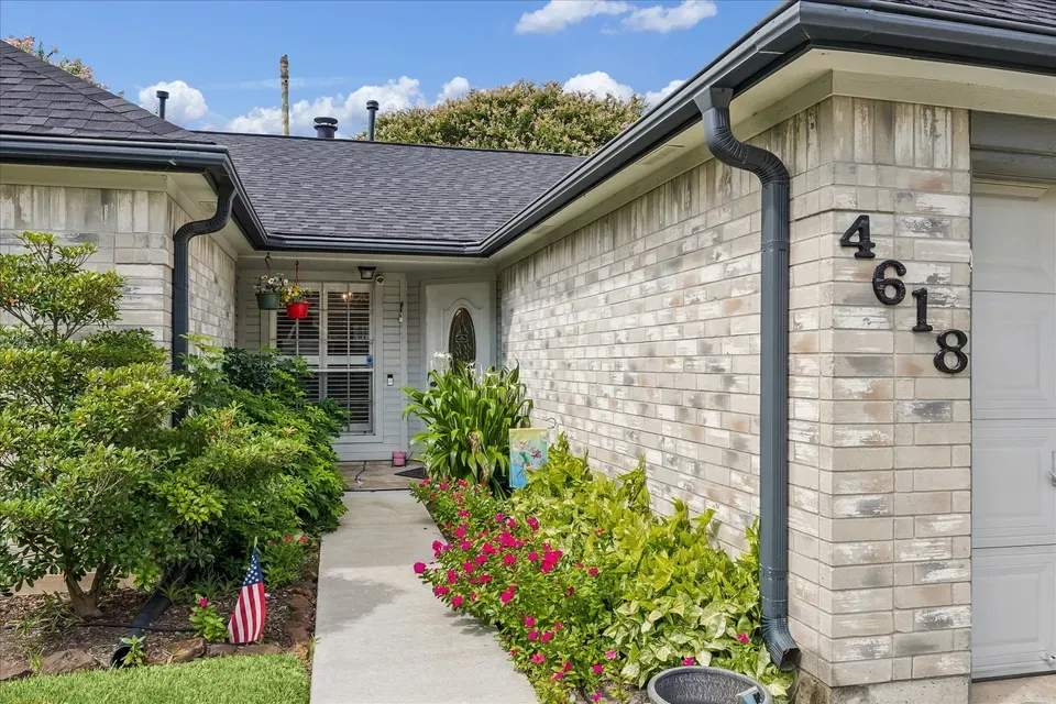 3 Bed 2 Bath Traditional Suburban Family Home in Pearland, TX - 3