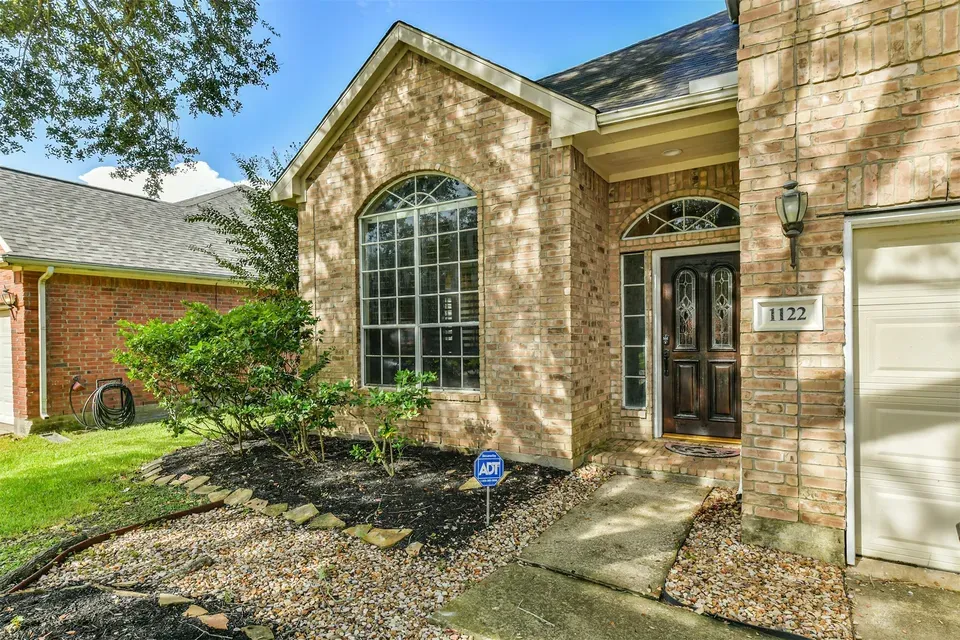 3 Bed 2 Bath Traditional Suburban Family Home in Pearland, TX