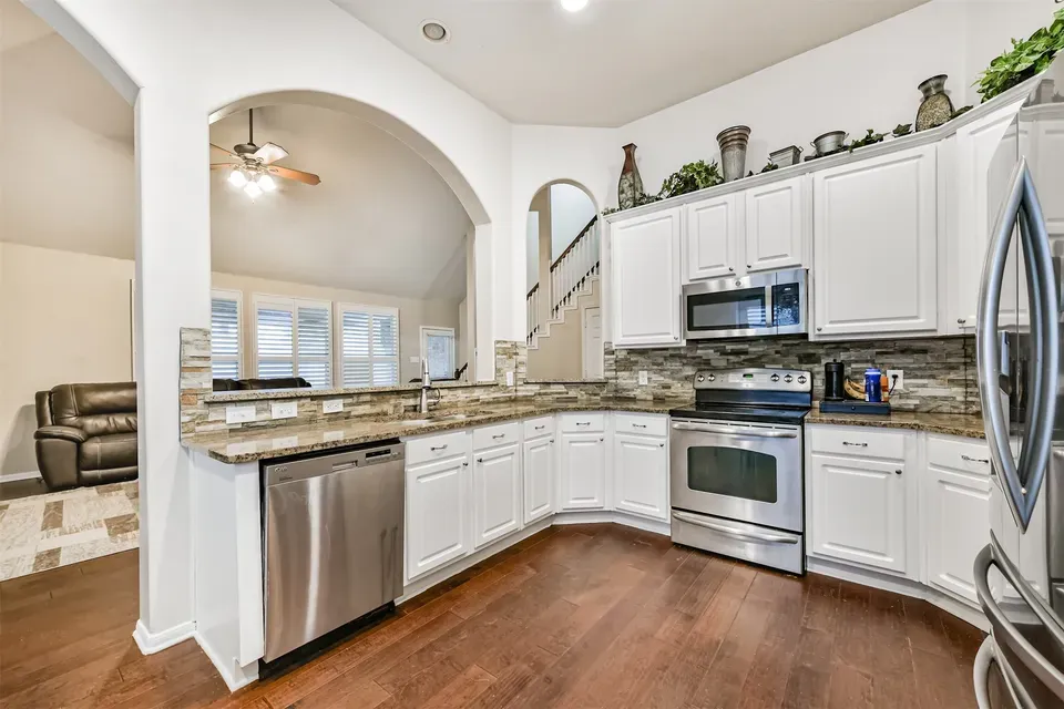 3 Bed 2 Bath Traditional Suburban Family Home in Pearland, TX - 4