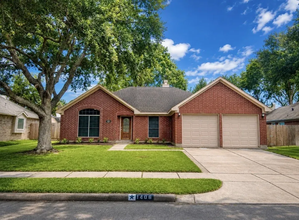 3 Bed 2 Bath Traditional Suburban Family Home in Pearland, TX
