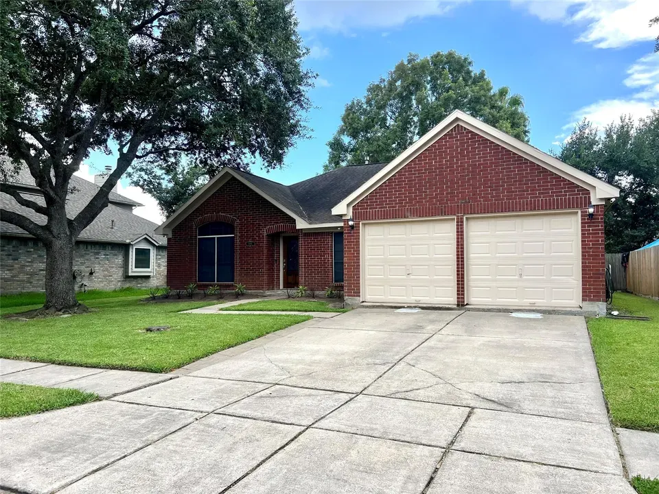 3 Bed 2 Bath Traditional Suburban Family Home in Pearland, TX - 3