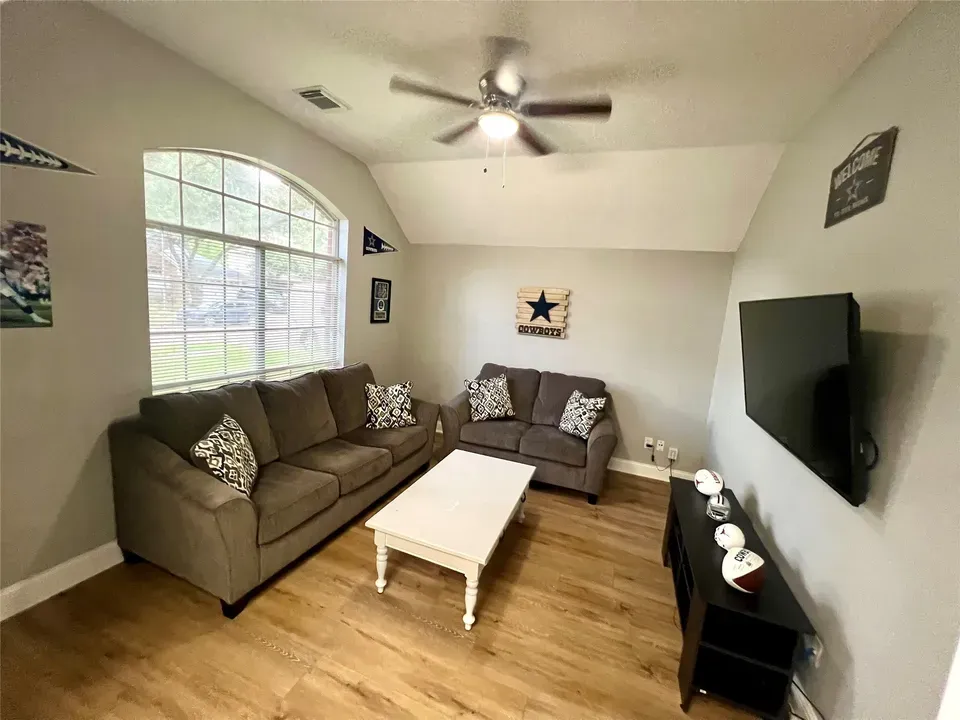 3 Bed 2 Bath Traditional Suburban Family Home in Pearland, TX - 4