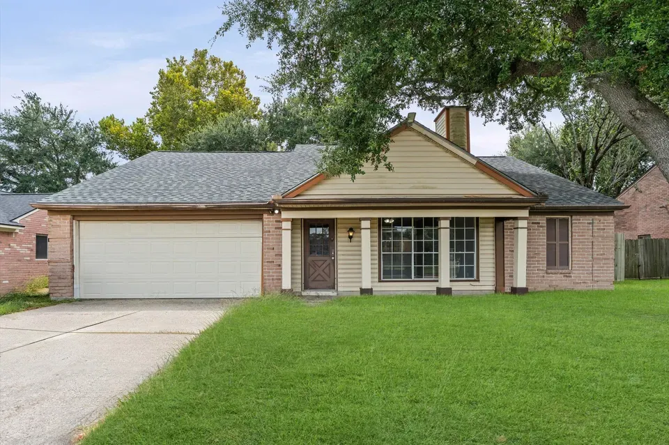 3 Bed 2 Bath Traditional Suburban Family Home in Pearland, TX - 1