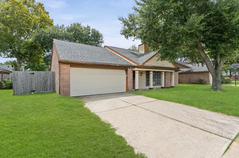 3 Bed 2 Bath Traditional Suburban Family Home in Pearland, TX - 3