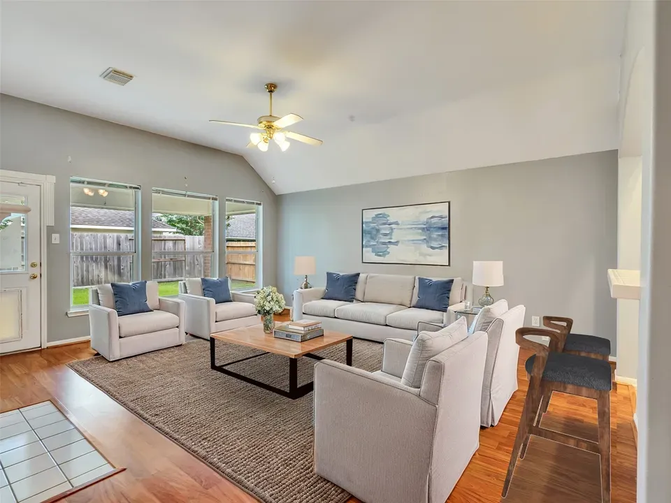 3 Bed 2 Bath Traditional Suburban Family Home in Pearland, TX - 3