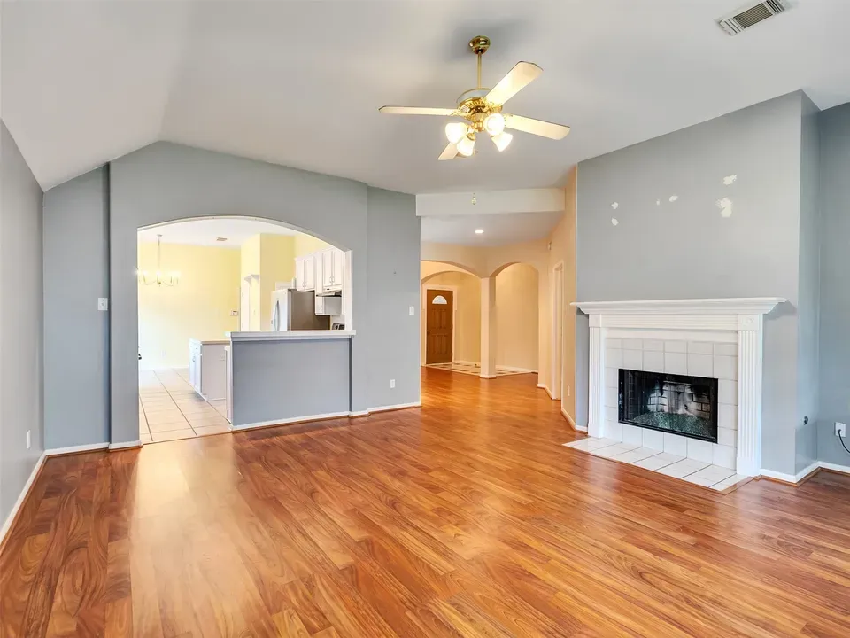 3 Bed 2 Bath Traditional Suburban Family Home in Pearland, TX - 4