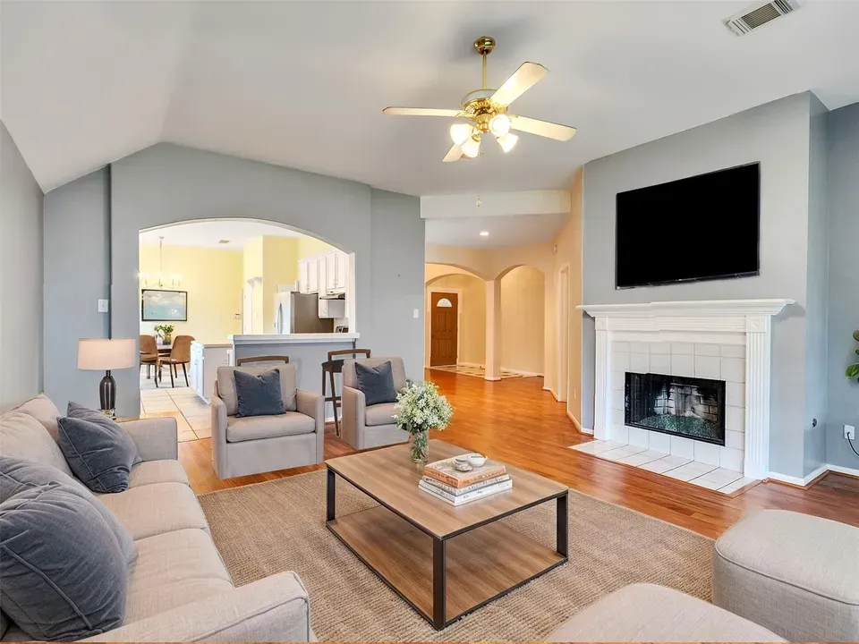 3 Bed 2 Bath Traditional Suburban Family Home in Pearland, TX - 5