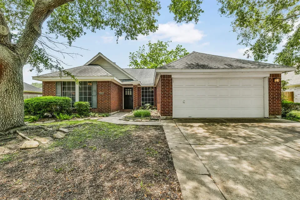 3 Bed 2 Bath Traditional Suburban Family Home in Pearland, TX