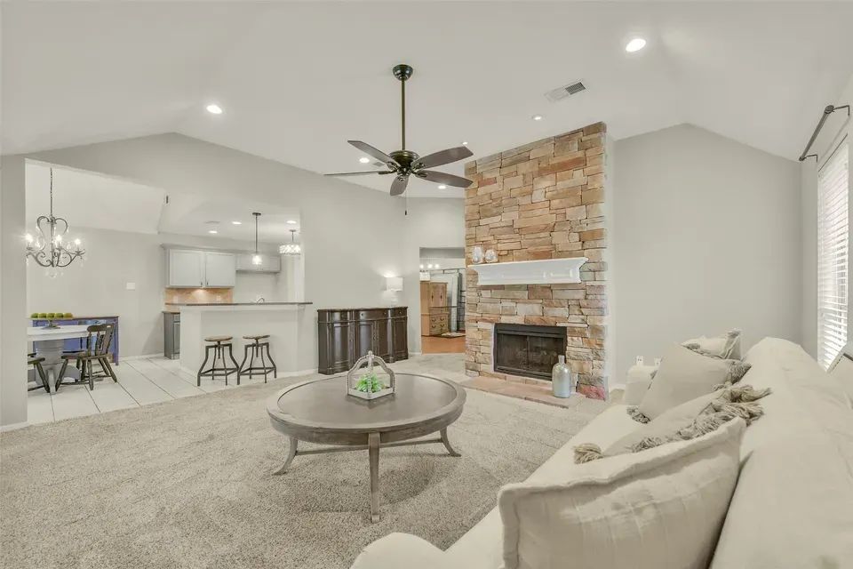 3 Bed 2 Bath Traditional Suburban Family Home in Pearland, TX - 4