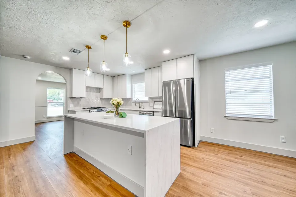 3 Bed 2 Bath Traditional Suburban Family Home in Pearland, TX - 4