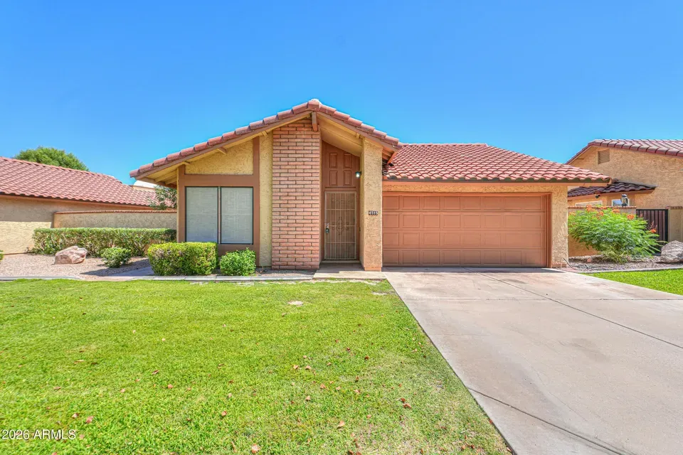 3 Bed 2 Bath Traditional Suburban Family Home in Phoenix, AZ - 1