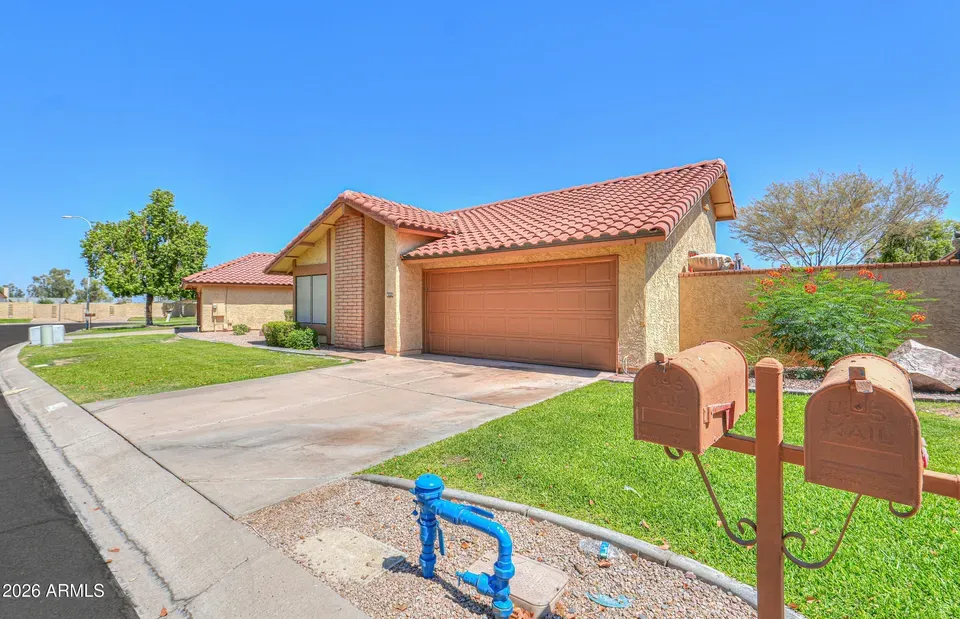 3 Bed 2 Bath Traditional Suburban Family Home in Phoenix, AZ - 3