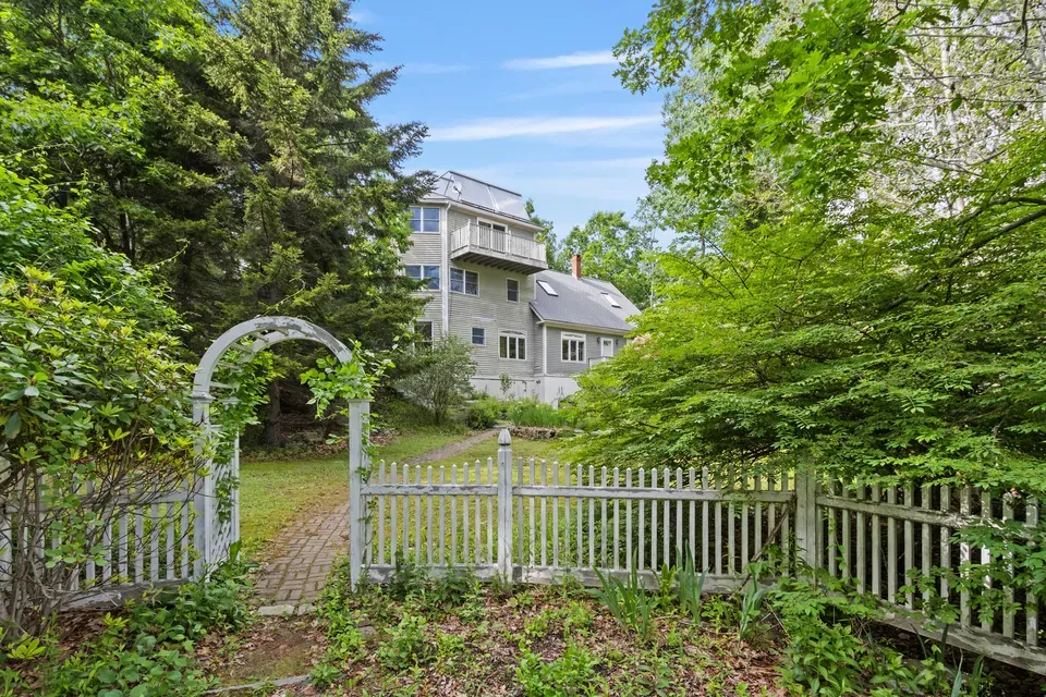 3 Bed 2 Bath Traditional Suburban Family Home in Portland, ME - 2