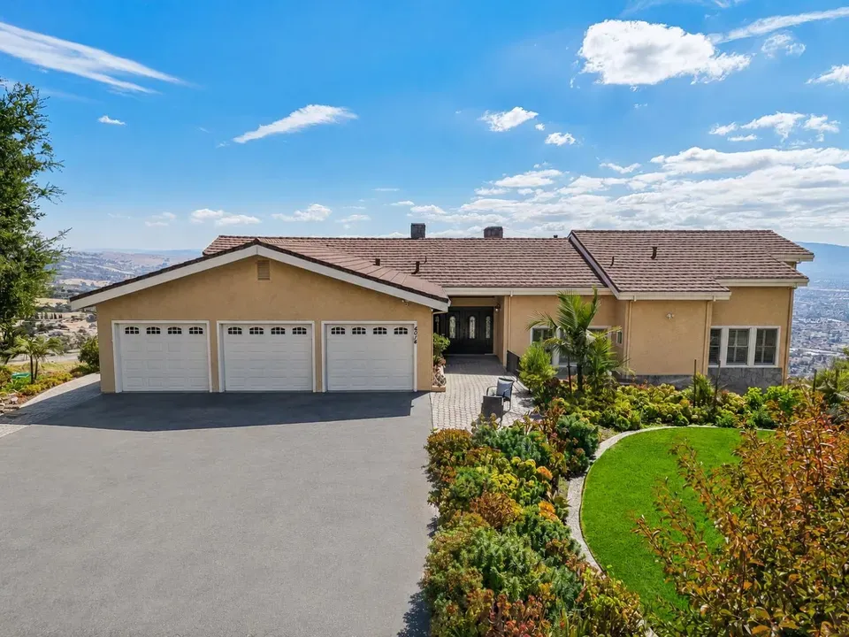 3 Bed 2 Bath Traditional Suburban Family Home in San Jose, CA