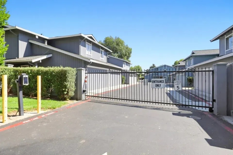 3 Bed 2 Bath Traditional Suburban Family Home in San Jose, CA - 2