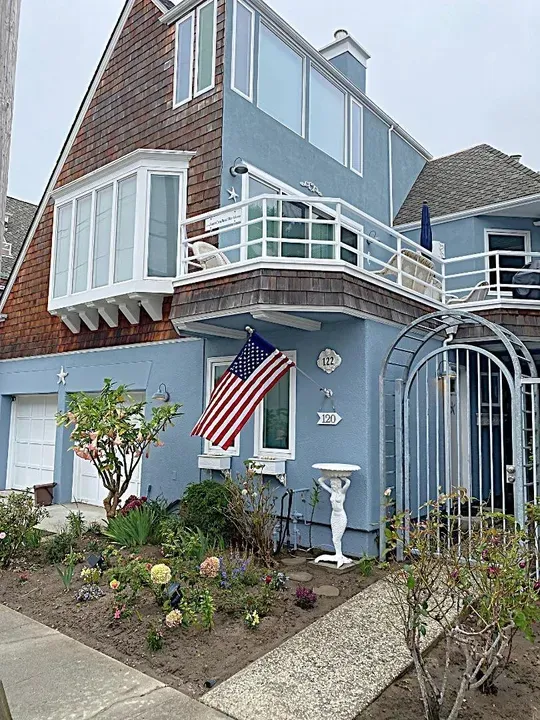 3 Bed 2 Bath Traditional Suburban Family Home in Santa Cruz, CA - 2