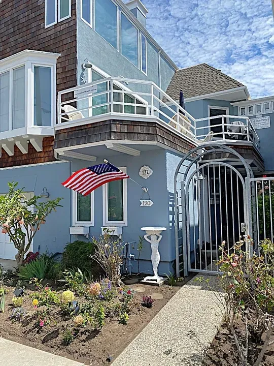 3 Bed 2 Bath Traditional Suburban Family Home in Santa Cruz, CA - 4