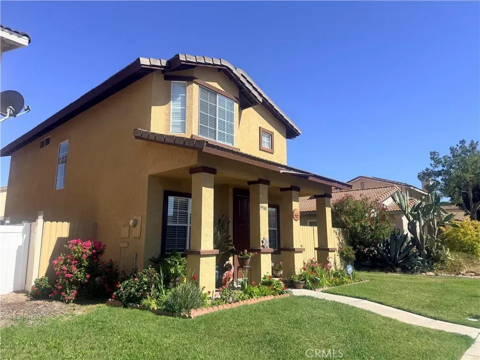 3 Bed 2 Bath Traditional Suburban Family Home in Temecula, CA - 2