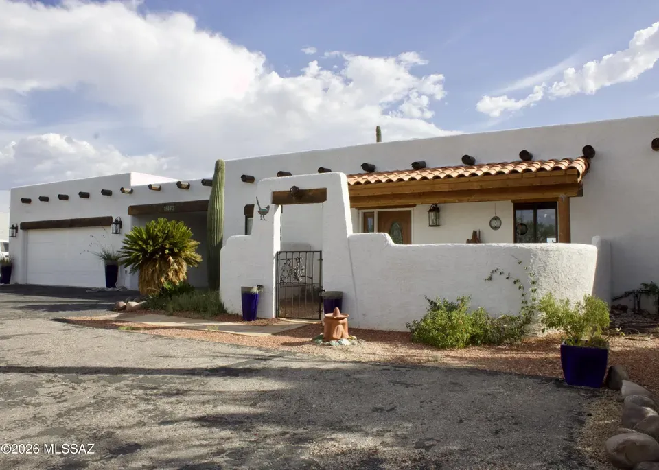 3 Bed 2 Bath Traditional Suburban Family Home in Tucson, AZ - 1