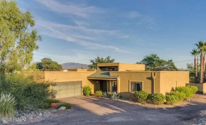 3 Bed 2 Bath Traditional Suburban Family Home in Tucson, AZ