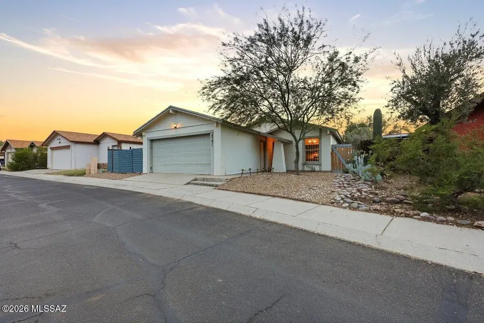 3 Bed 2 Bath Traditional Suburban Family Home in Tucson, AZ - 3