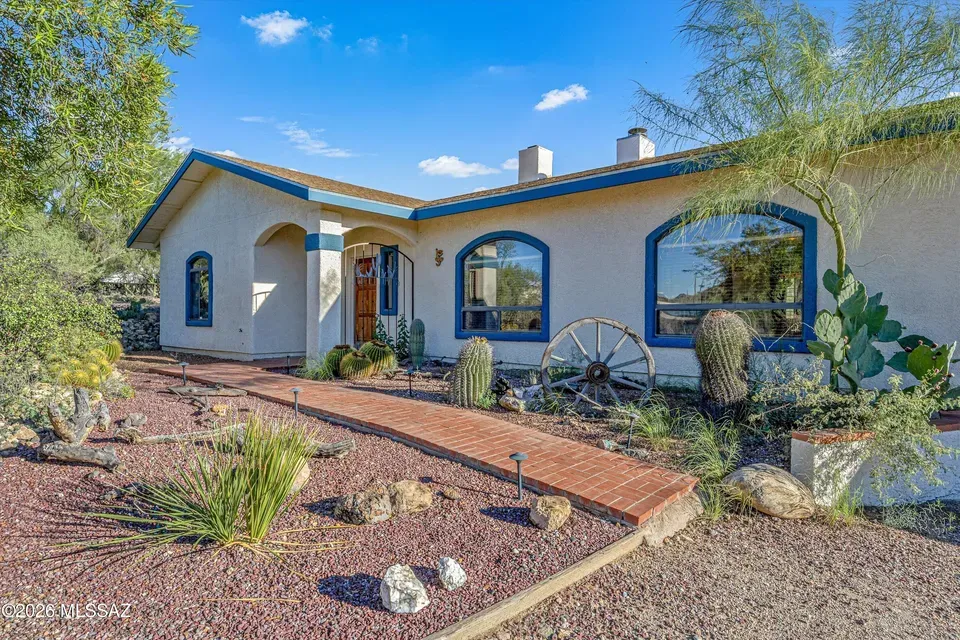 3 Bed 2 Bath Traditional Suburban Family Home in Tucson, AZ - 2