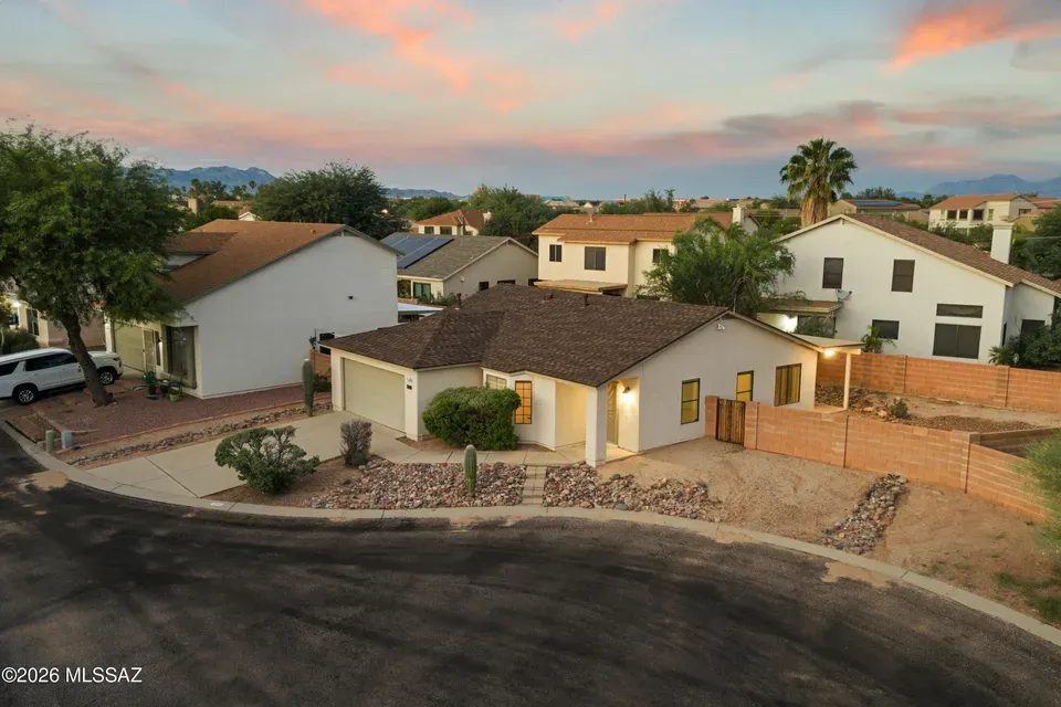 3 Bed 2 Bath Traditional Suburban Family Home in Tucson, AZ - 2
