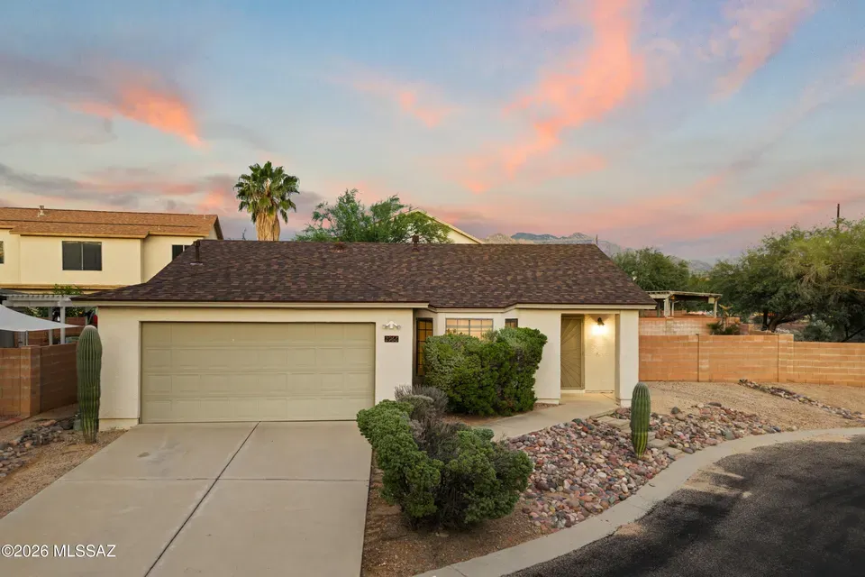 3 Bed 2 Bath Traditional Suburban Family Home in Tucson, AZ - 3