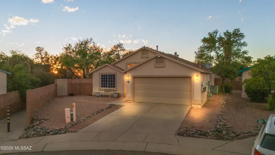 3 Bed 2 Bath Traditional Suburban Family Home in Tucson, AZ - 3