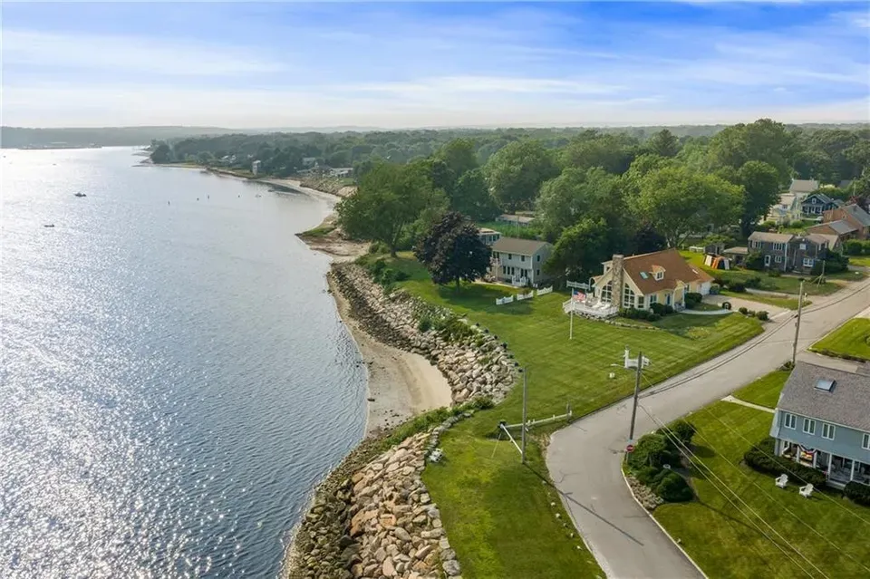 3 Bed 2 Bath Traditional Suburban Family Home in Warwick, RI - 2