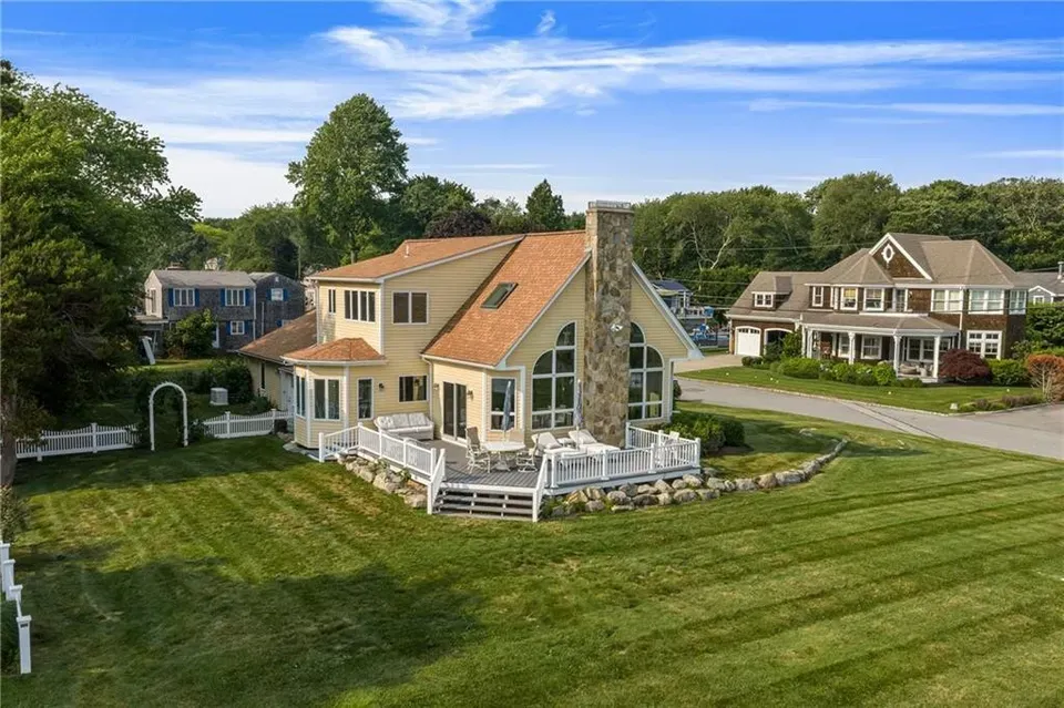 3 Bed 2 Bath Traditional Suburban Family Home in Warwick, RI - 3