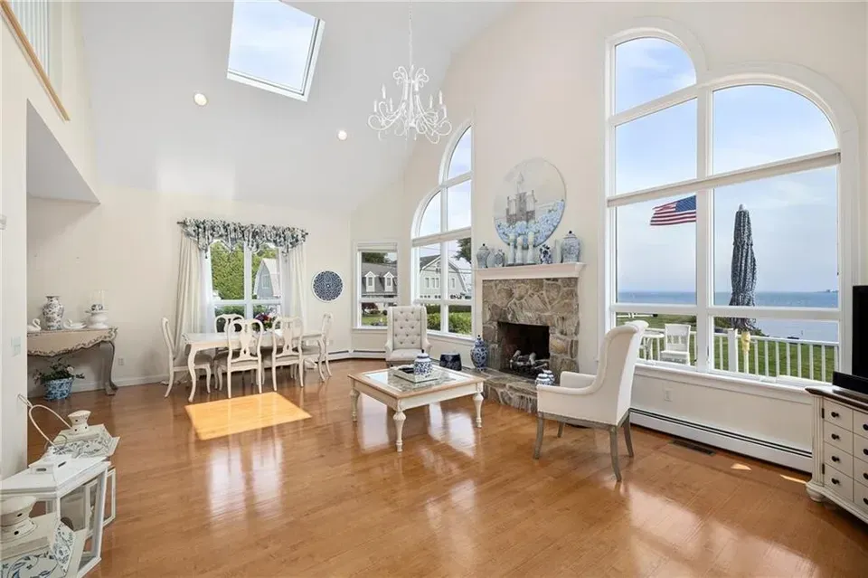 3 Bed 2 Bath Traditional Suburban Family Home in Warwick, RI - 5