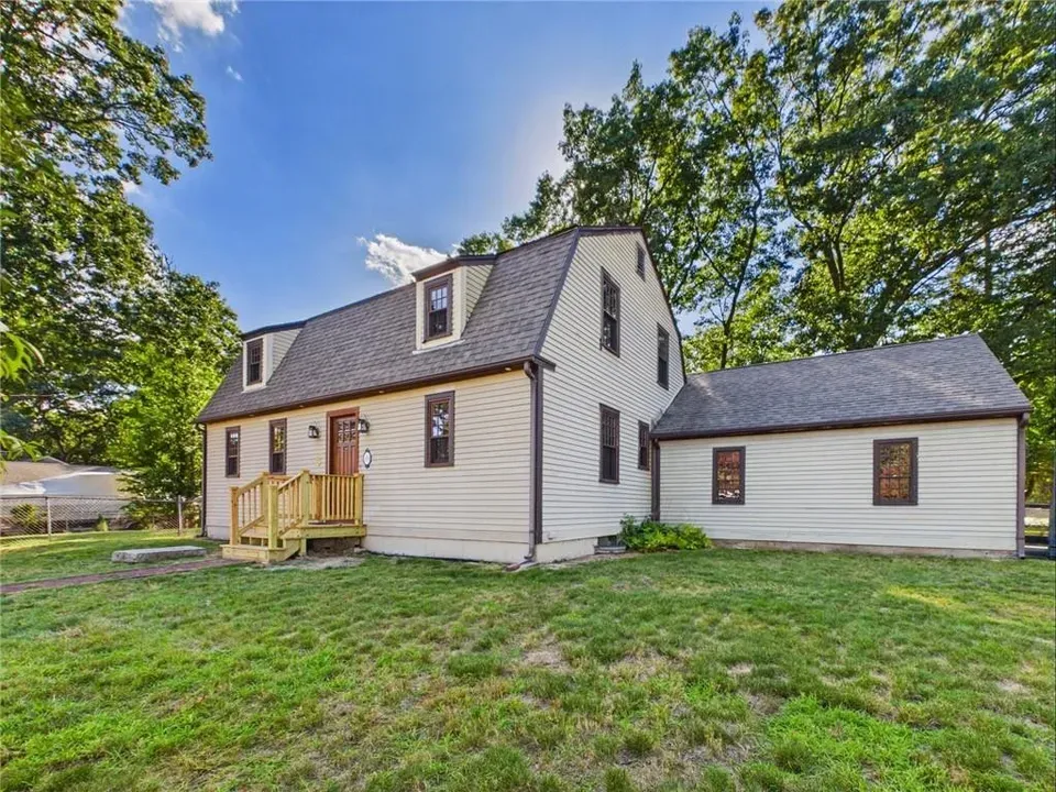 3 Bed 2 Bath Traditional Suburban Family Home in Warwick, RI - 1