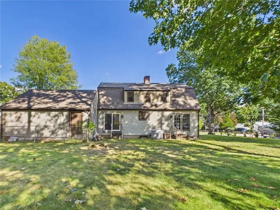 3 Bed 2 Bath Traditional Suburban Family Home in Warwick, RI - 2