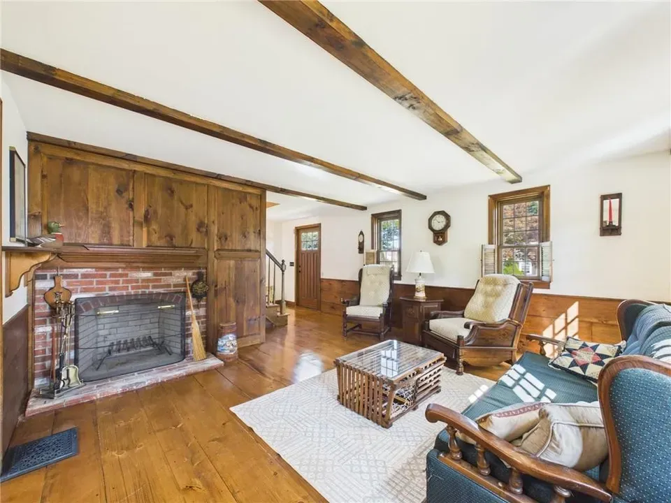 3 Bed 2 Bath Traditional Suburban Family Home in Warwick, RI - 5