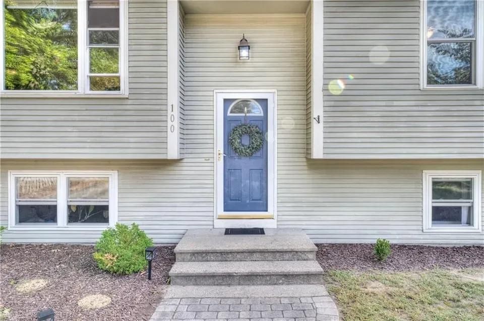 3 Bed 2 Bath Traditional Suburban Family Home in Warwick, RI - 2