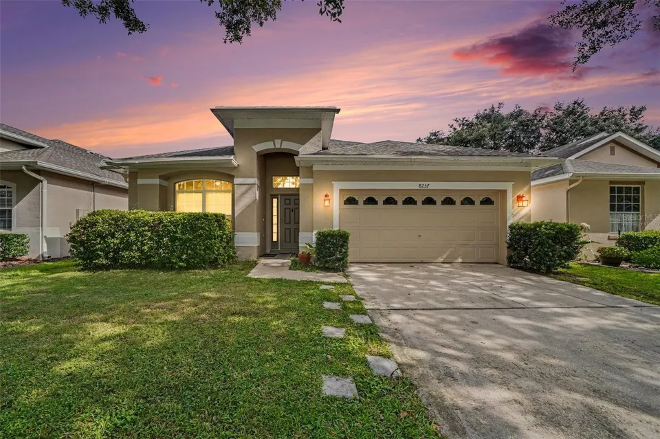 3 Bed 2 Bath Transitional Coastal in Orlando, FL