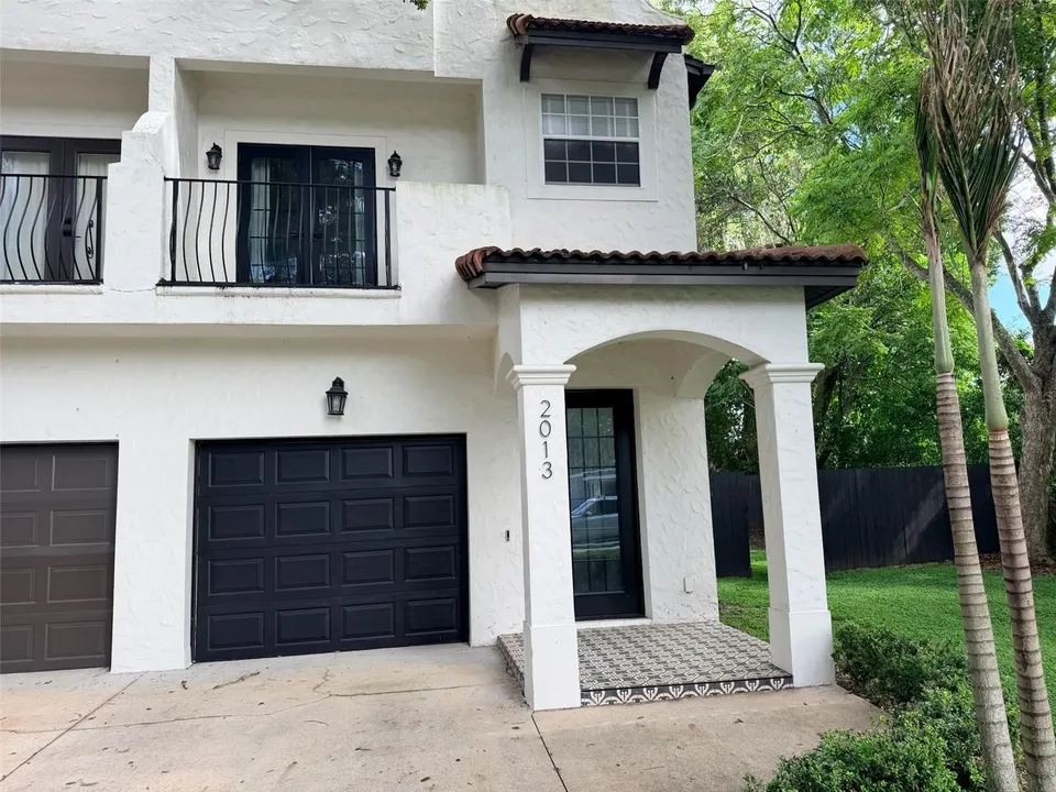 3 Bed 2 Bath Transitional Coastal in Orlando, FL