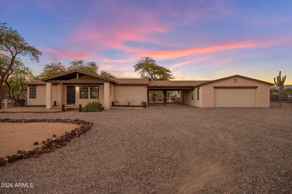 3 Bed 2 Bath Transitional Coastal in Phoenix, AZ